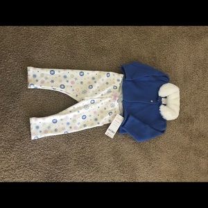 Girls two pieces sweater and leggings.